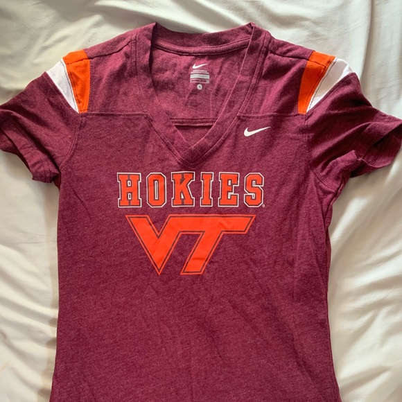 Nike Tops - Cute college tee!